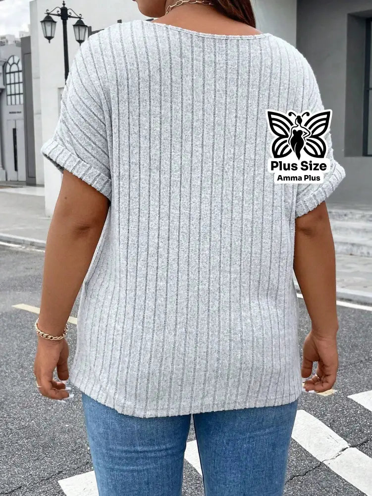 Blusa Canelada Com Zíper E Bolsos Frontais Plus Size - Amma Plus