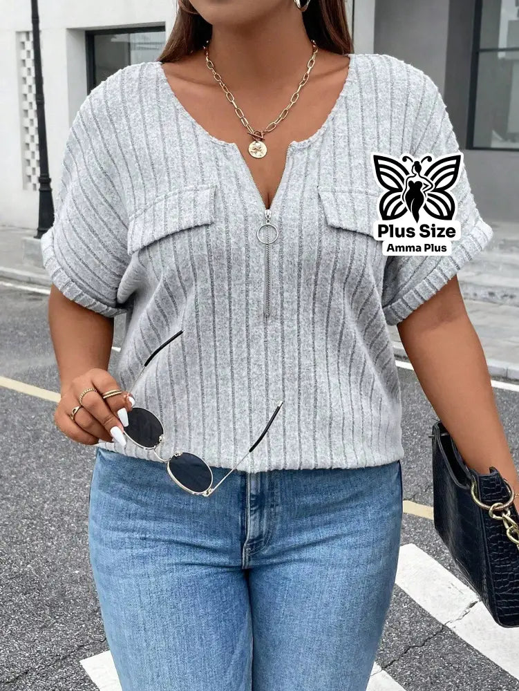 Blusa Canelada Com Zíper E Bolsos Frontais Plus Size - Amma Plus