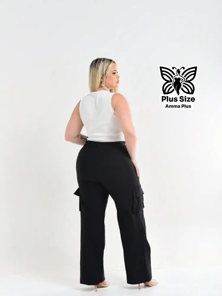 Calça Cargo Reta Com Bolsos Laterais Utilitários Plus Size - Amma Plus