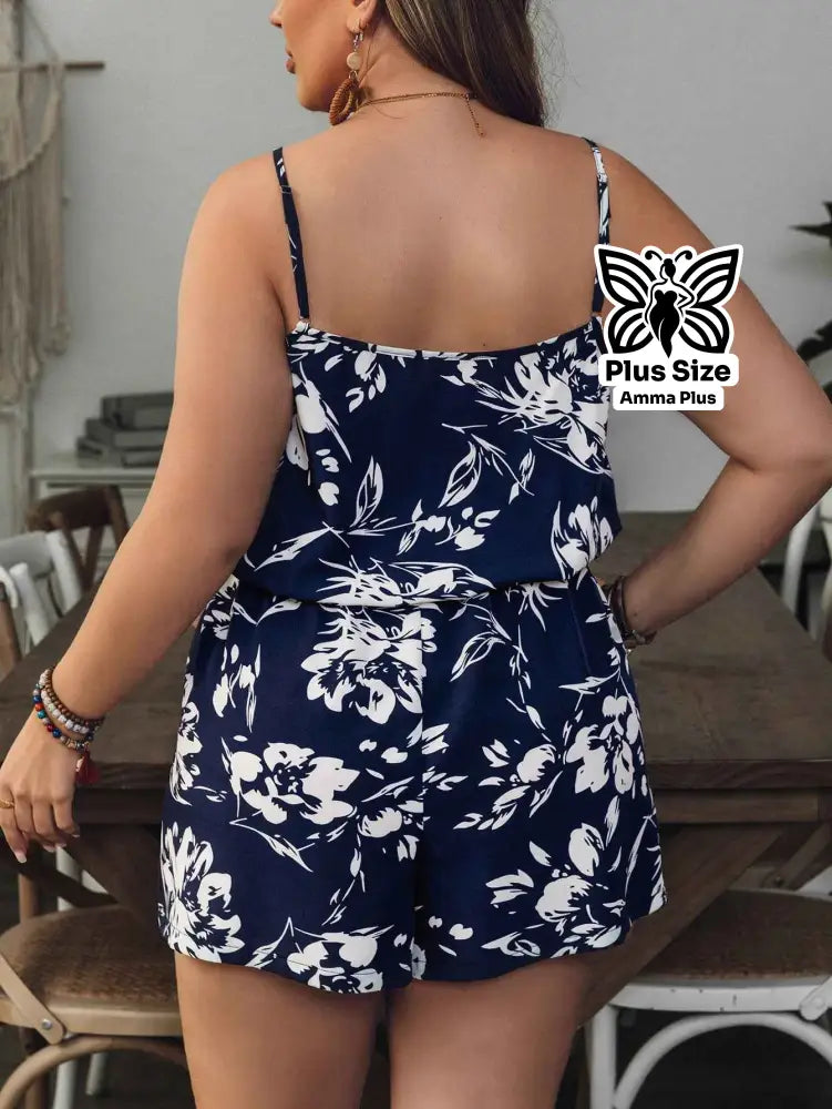 Macaquinho Curto Estampa de Folhas Com Alças Finas Plus Size