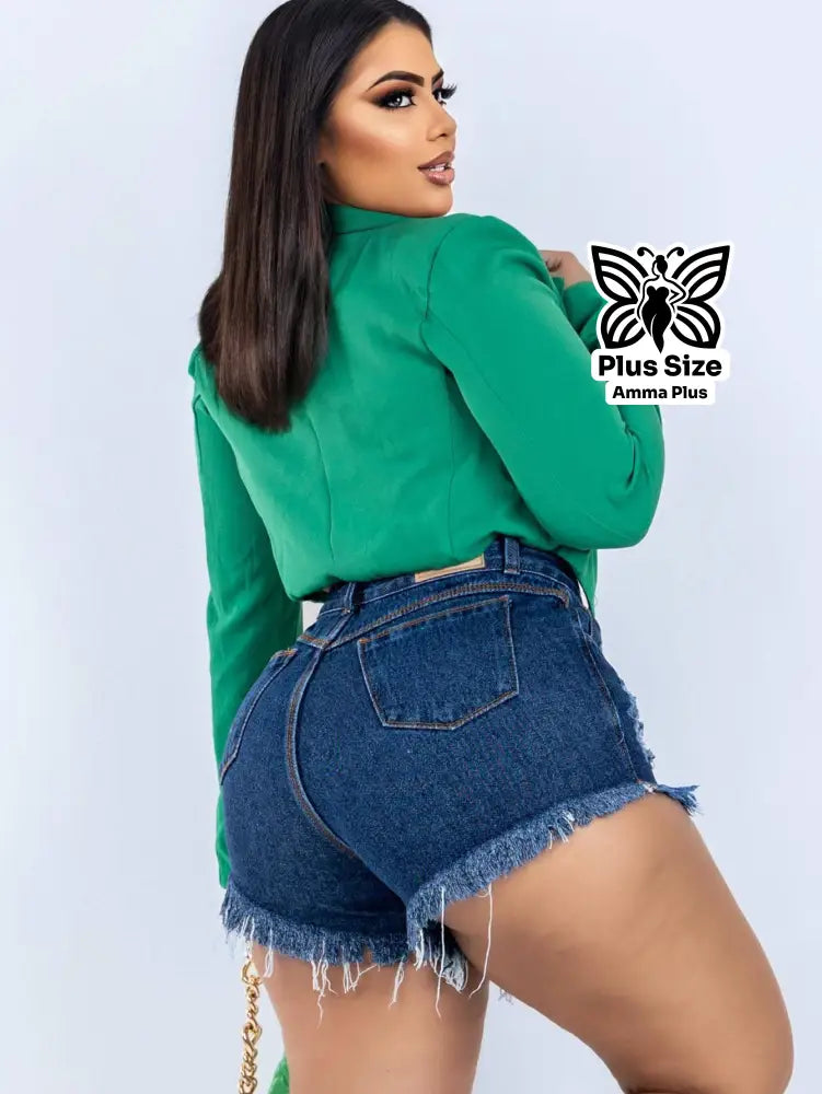 Short Jeans Azul Claro Com Cintura Alta Barra Desfiada Plus Size - Amma Plus