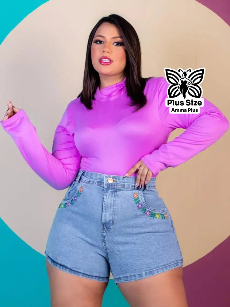 Short Jeans Cintura Alta Detalhe Crochê Plus Size - Amma Plus