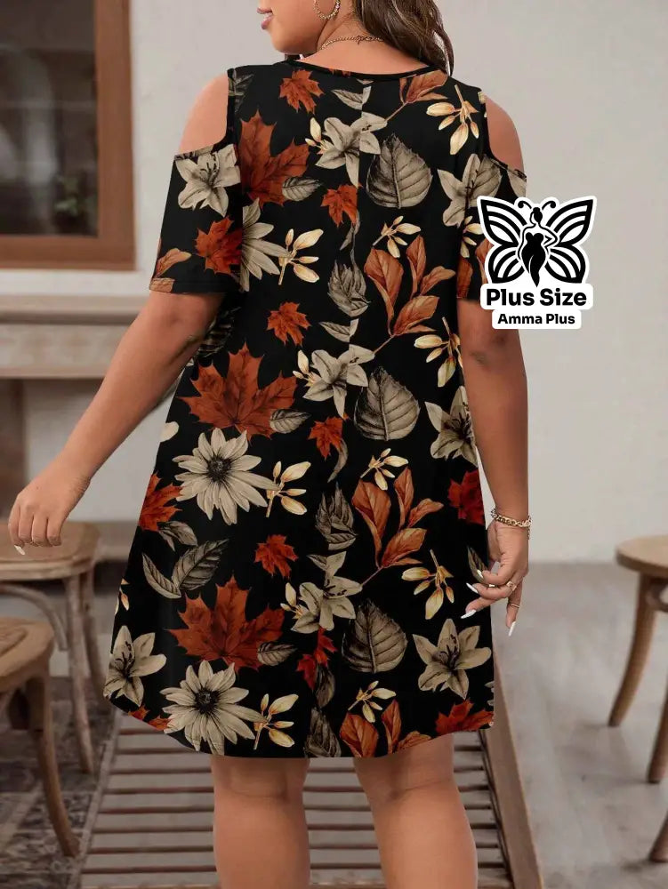 Vestido Curto Estampado Ombro Vazado Plus Size