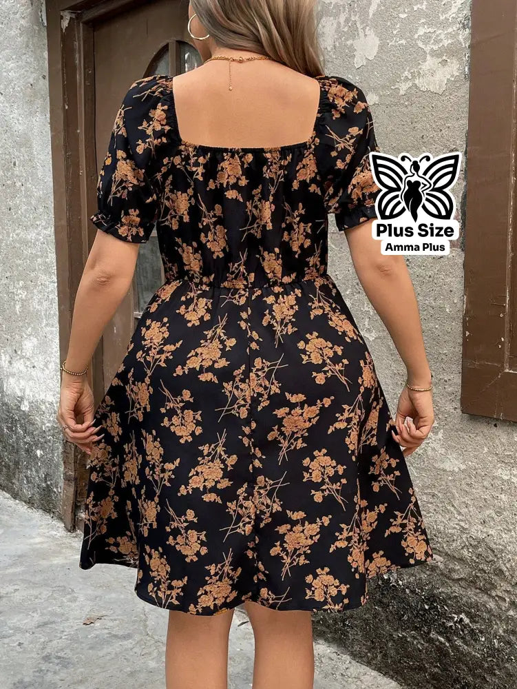 Vestido Curto Floral Decote Coração Com Manga Bufante Plus Size - Amma Plus