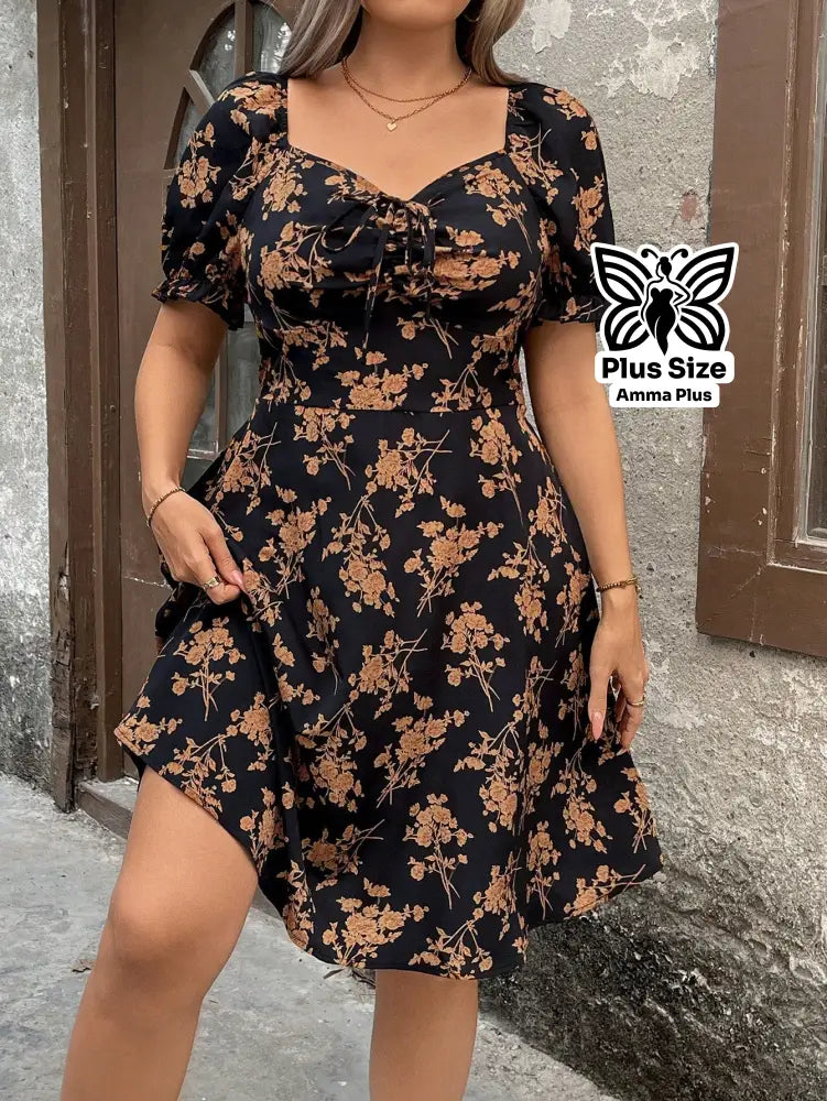 Vestido Curto Floral Decote Coração Com Manga Bufante Plus Size - Amma Plus