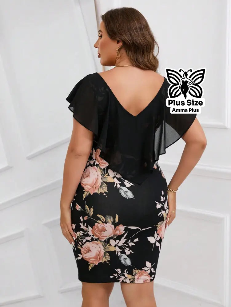 Vestido Curto Floral Justo Com Babado No Decote Plus Size - Amma Plus