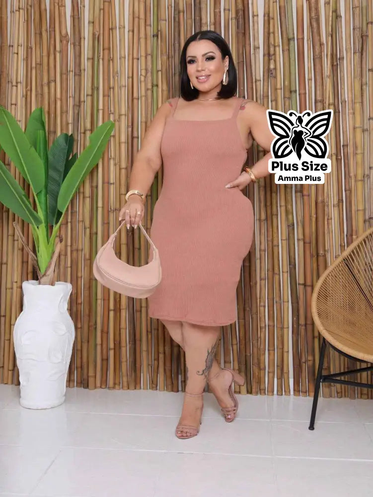 Vestido Tubinho Texturizado Com Alças Finas Plus Size