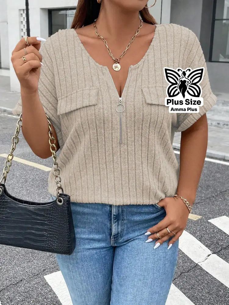 Blusa Canelada Com Zíper E Bolsos Frontais Plus Size - Amma Plus