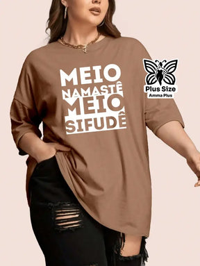 Blusa Estampada Frase Divertida Namastê Plus Size - Amma Plus