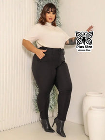 Calça Skinny Alfaiatada Com Botões E Bolsos Plus Size - Amma Plus