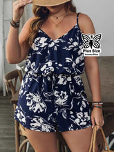 Macaquinho Curto Estampa de Folhas Com Alças Finas Plus Size