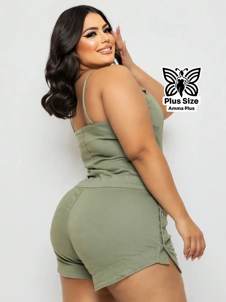 Macaquinho Jeans Curto Com Botões Laterais Plus Size - Amma Plus