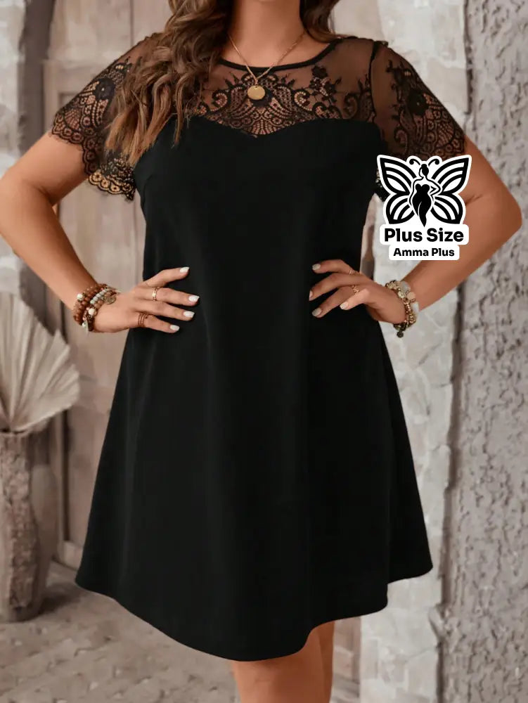 Vestido Curto Com Renda Transparente Na Gola Plus Size - Amma Plus