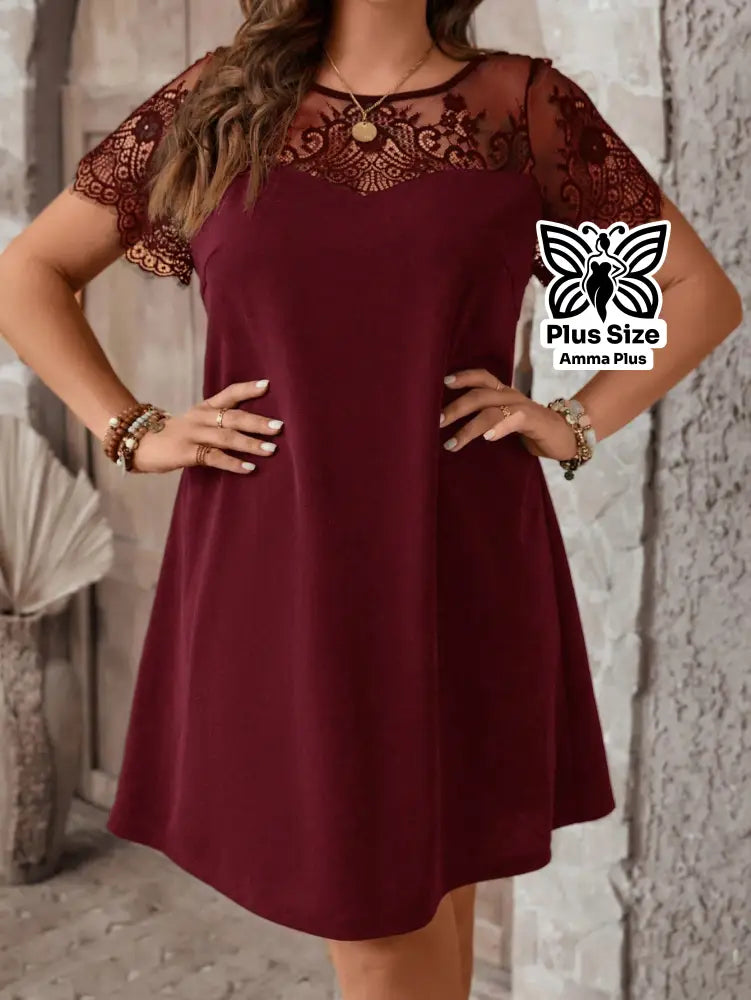 Vestido Curto Com Renda Transparente Na Gola Plus Size - Amma Plus