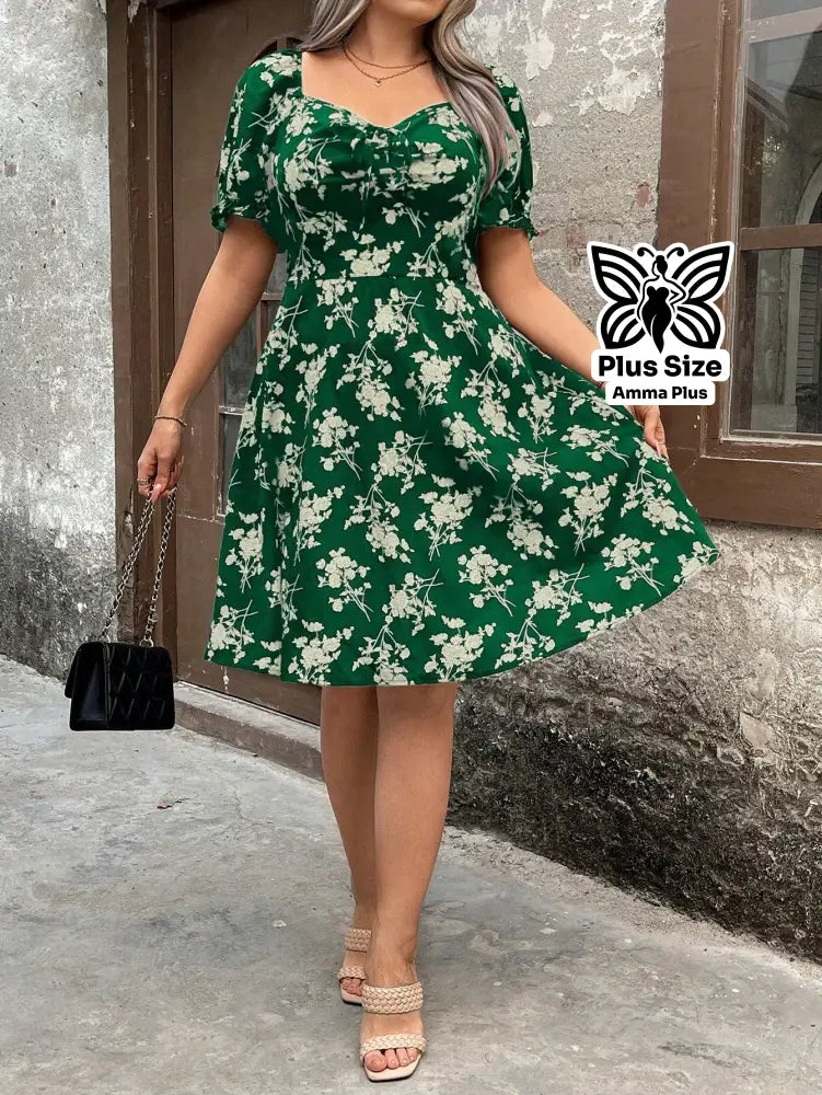 Vestido Curto Floral Decote Coração Com Manga Bufante Plus Size - Amma Plus