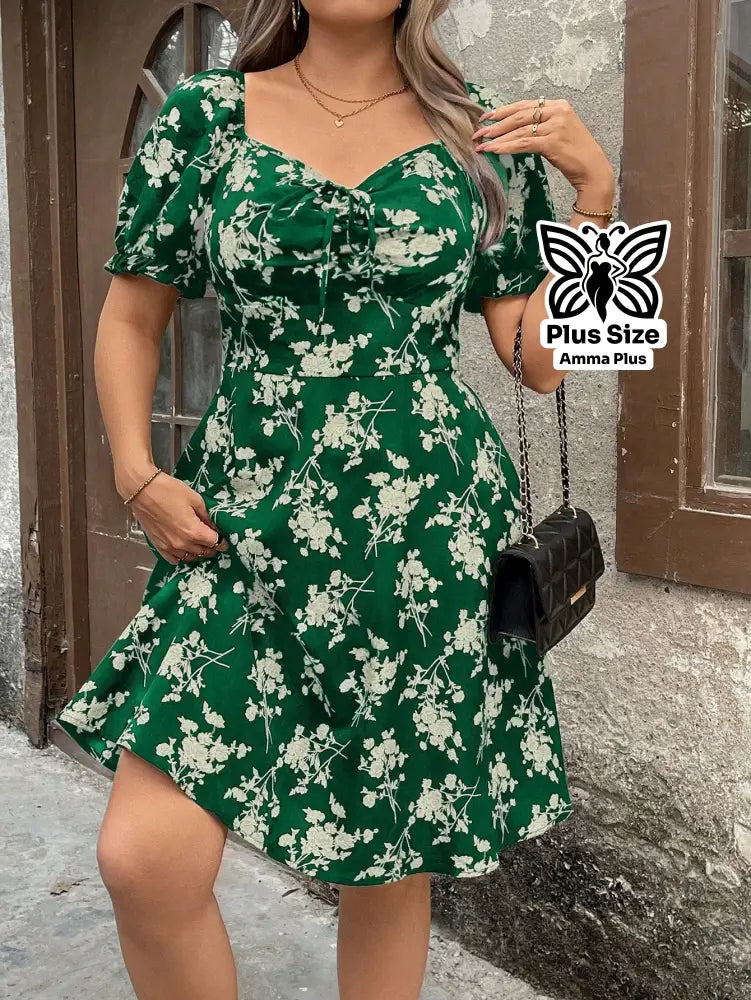 Vestido Curto Floral Decote Coração Com Manga Bufante Plus Size - Amma Plus
