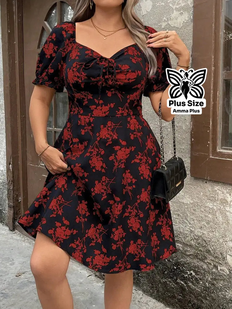Vestido Curto Floral Decote Coração Com Manga Bufante Plus Size - Amma Plus