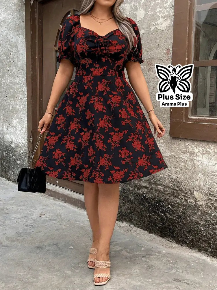 Vestido Curto Floral Decote Coração Com Manga Bufante Plus Size - Amma Plus