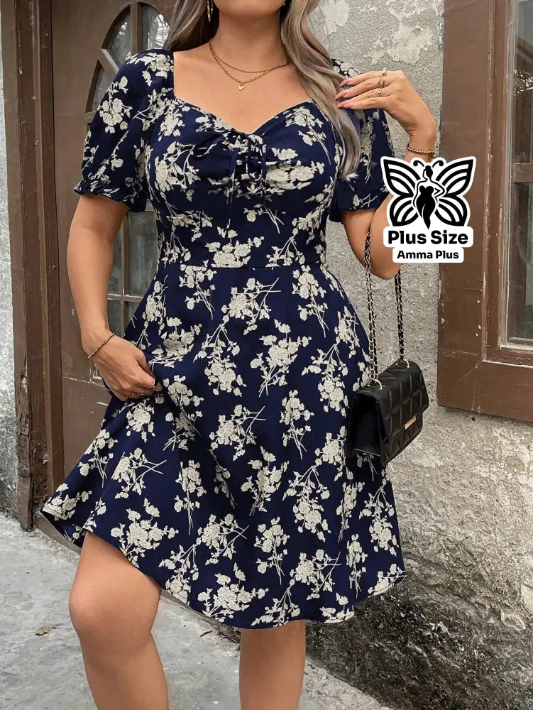Vestido Curto Floral Decote Coração Com Manga Bufante Plus Size - Amma Plus