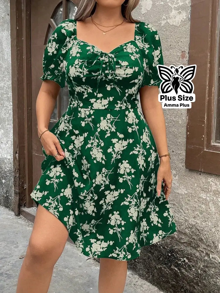 Vestido Curto Floral Decote Coração Com Manga Bufante Plus Size - Amma Plus