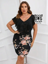 Vestido Curto Floral Justo Com Babado No Decote Plus Size - Amma Plus