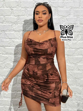 Vestido Curto Justo Estampado com Franzido Plus Size