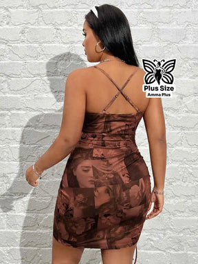 Vestido Curto Justo Estampado com Franzido Plus Size