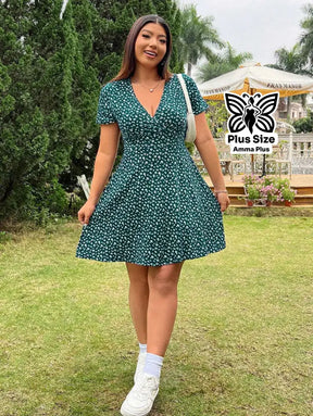 Vestido Curto Transpassado Estampado Floral Plus Size