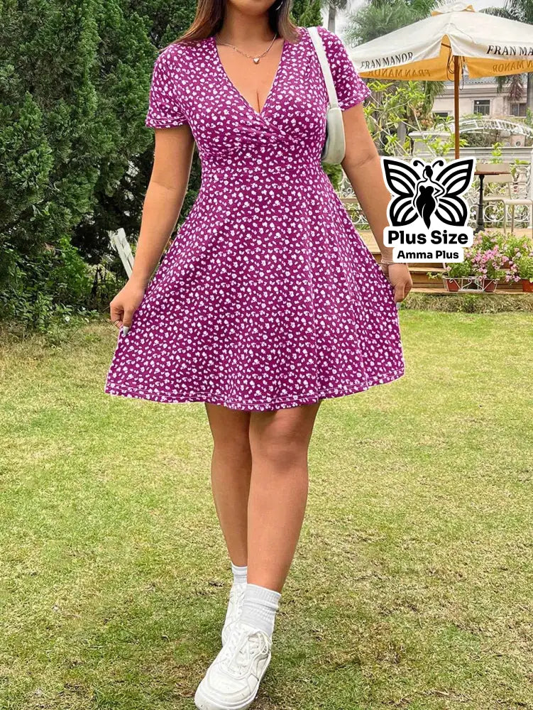 Vestido Curto Transpassado Estampado Floral Plus Size