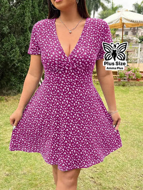 Vestido Curto Transpassado Estampado Floral Plus Size
