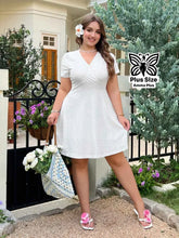 Vestido Curto Transpassado Para Noivas Plus Size