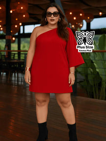Vestido Curto Um Ombro Só Manga Flare Plus Size