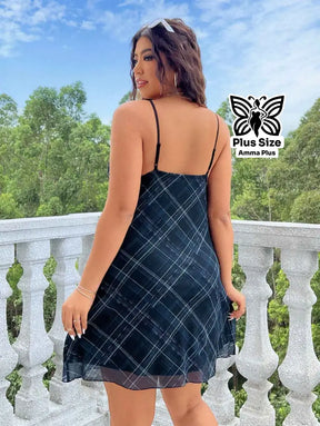 Vestido Curto Xadrez com Babado no Decote Plus Size