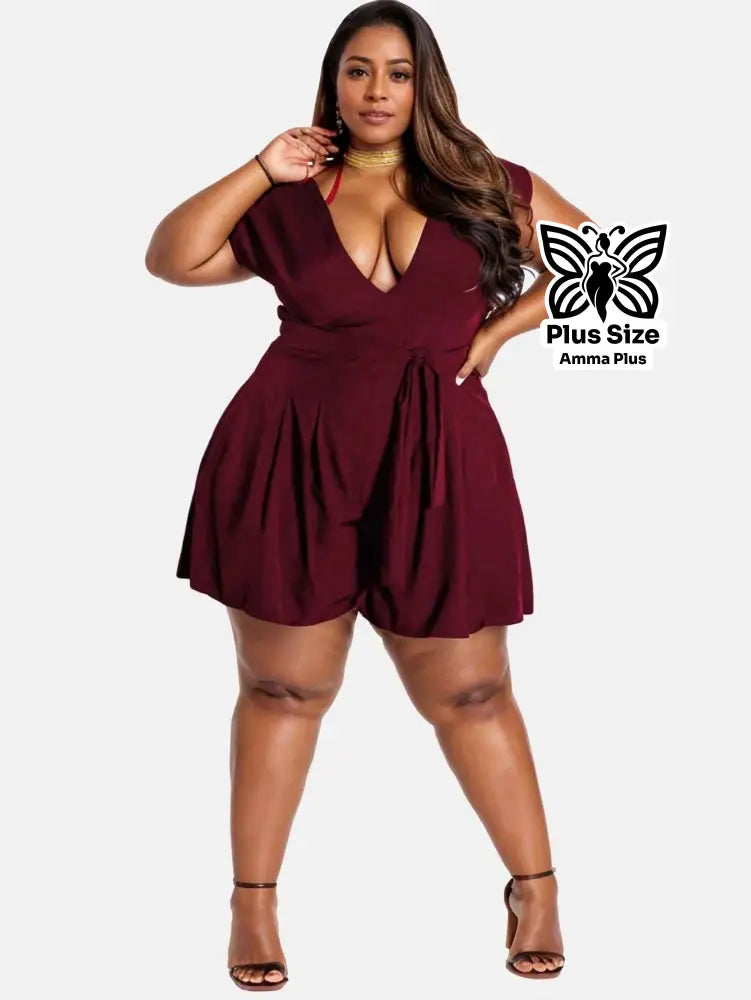 Vestido Macaquinho Curto Com Decote V E Amarração Plus Size
