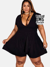 Vestido Macaquinho Curto Com Decote V E Amarração Plus Size