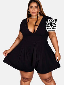 Vestido Macaquinho Curto Com Decote V E Amarração Plus Size
