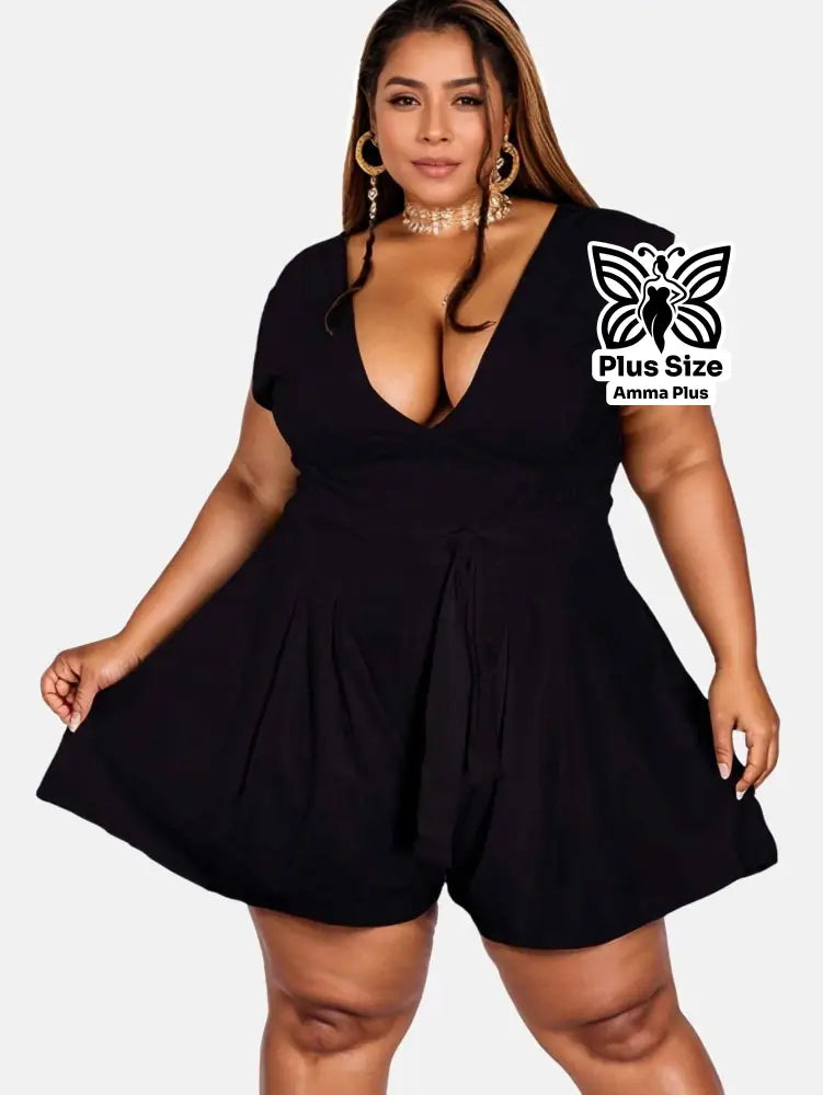 Vestido Macaquinho Curto Com Decote V E Amarração Plus Size