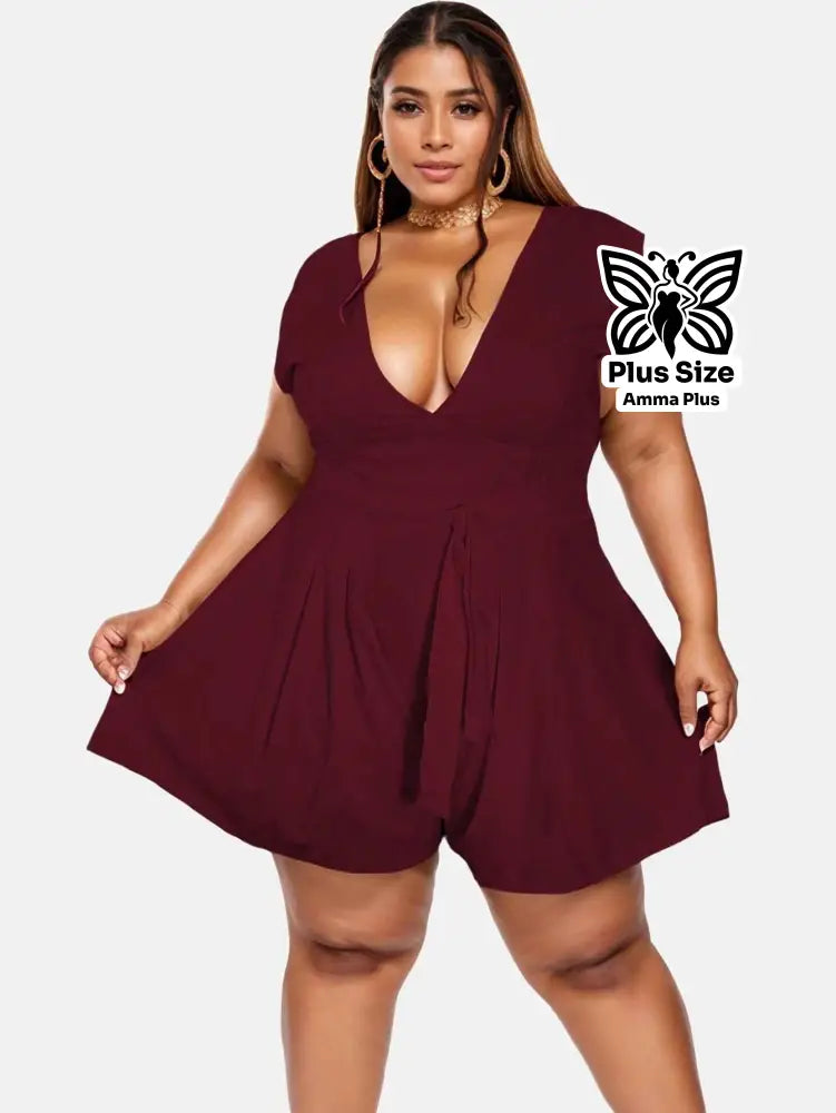 Vestido Macaquinho Curto Com Decote V E Amarração Plus Size