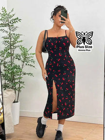 Vestido Midi Canelado Estampa Cereja com Fenda Plus Size