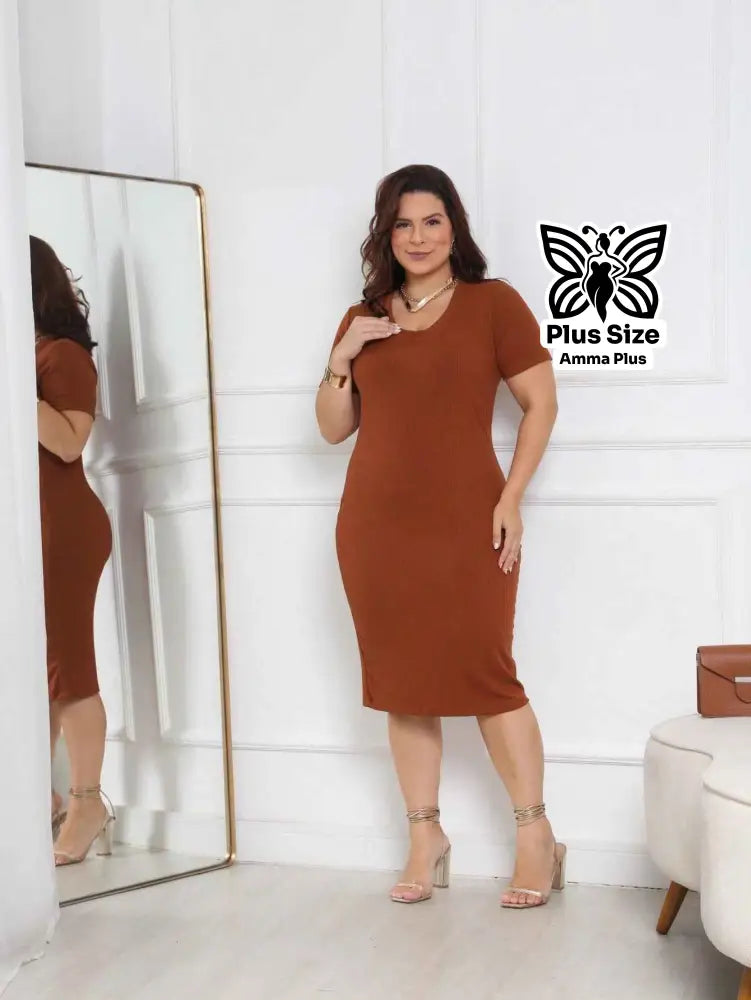 Vestido Midi Canelado Gola Redonda Plus Size